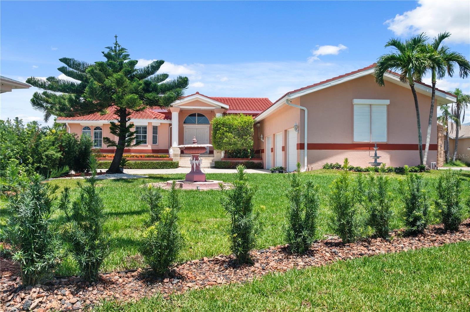 320 BATH CLUB BLVD S