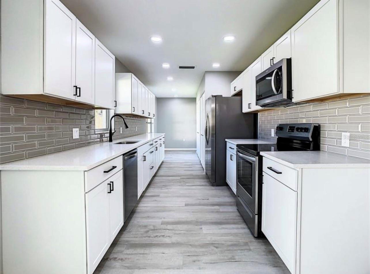 OAK MONT UNIT 05 - Residential