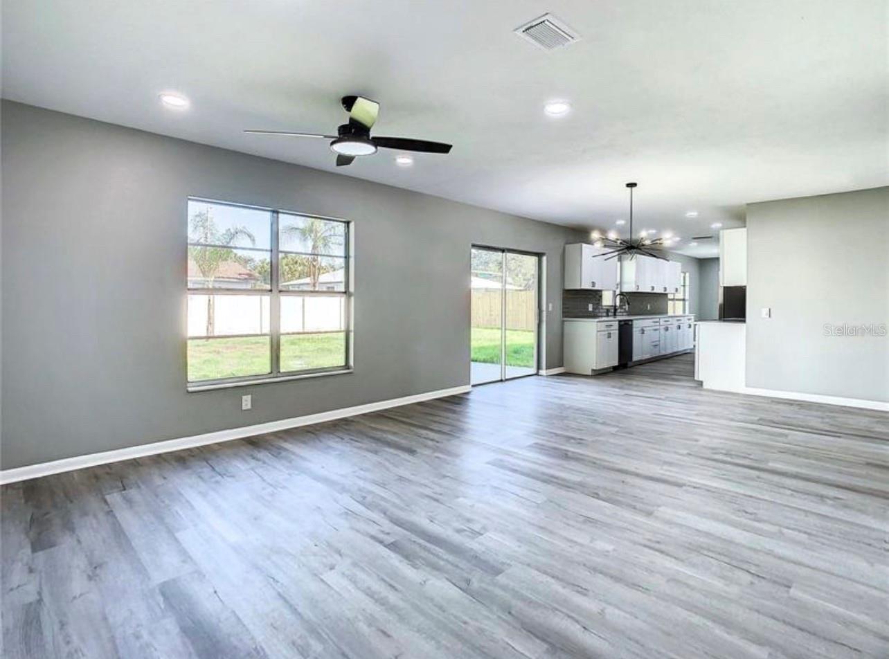 OAK MONT UNIT 05 - Residential