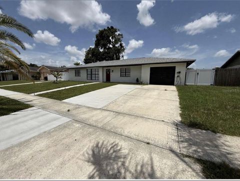 Photo of 516 E Anglewood Drive, Brandon, FL 33511 (MLS # TB8466036)