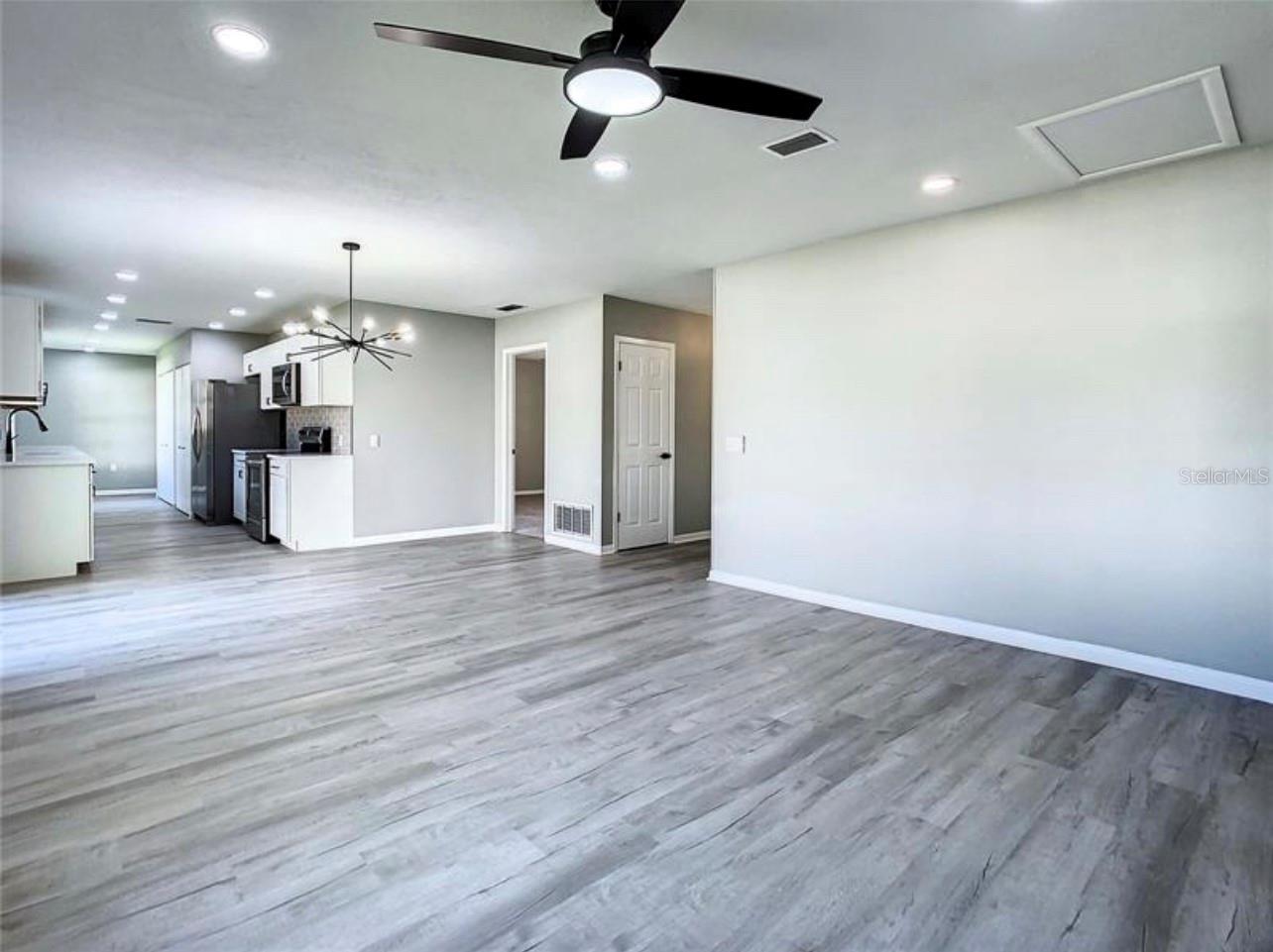 OAK MONT UNIT 05 - Residential