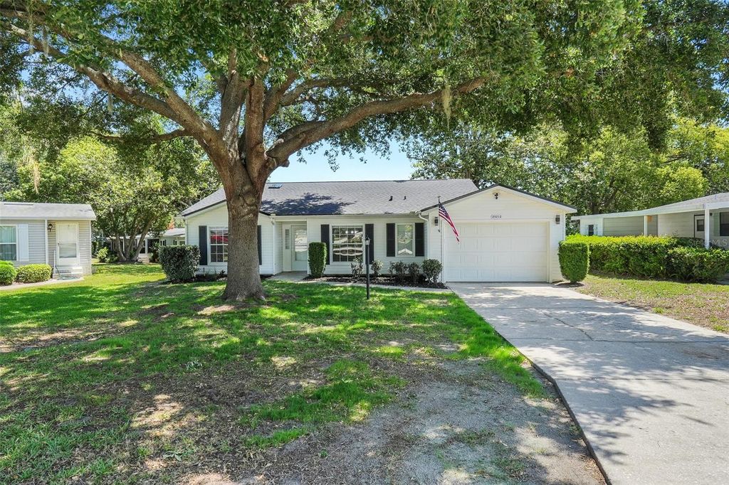 Photo of 25212 Clifford Hill, Leesburg, FL 34748 (MLS # TB8502256)