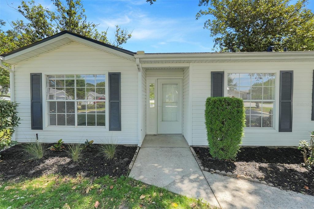 Photo of 25212 Clifford Hill, Leesburg, FL 34748 (MLS # TB8502256)