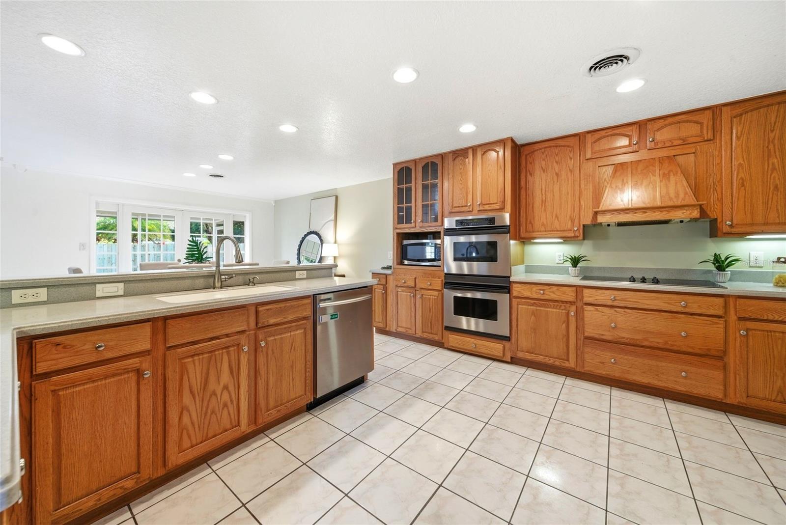 BEL AIR MANOR - Residential