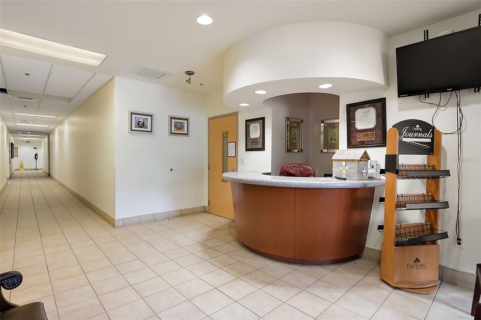 1 S COTTAGE HILL ROAD