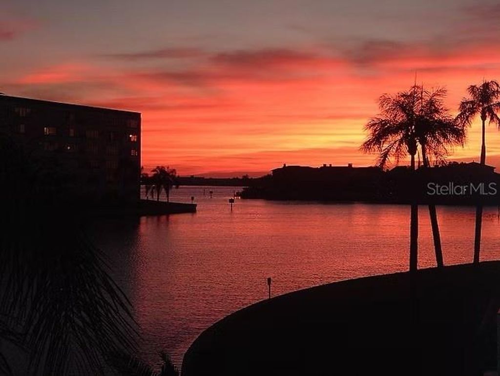 Photo of 6075 Shore Boulevard S #215, Gulfport, FL 33707 (MLS # TB8504696)