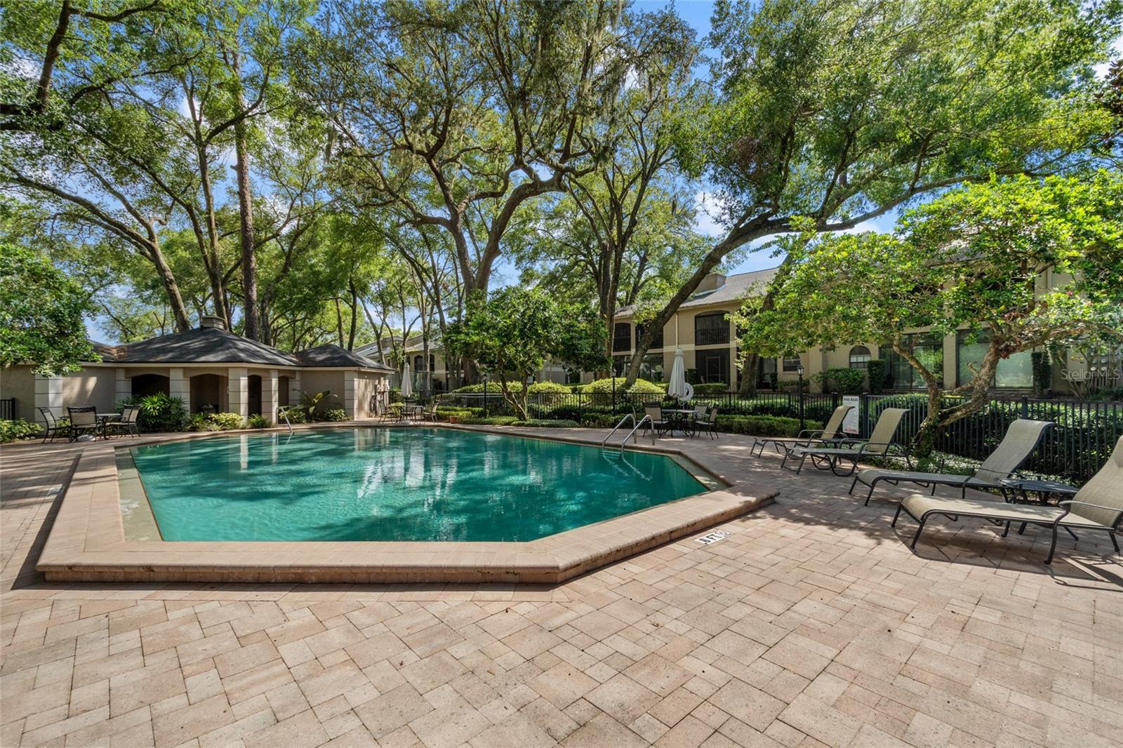 KENSINGTON PARK CONDO - Residential