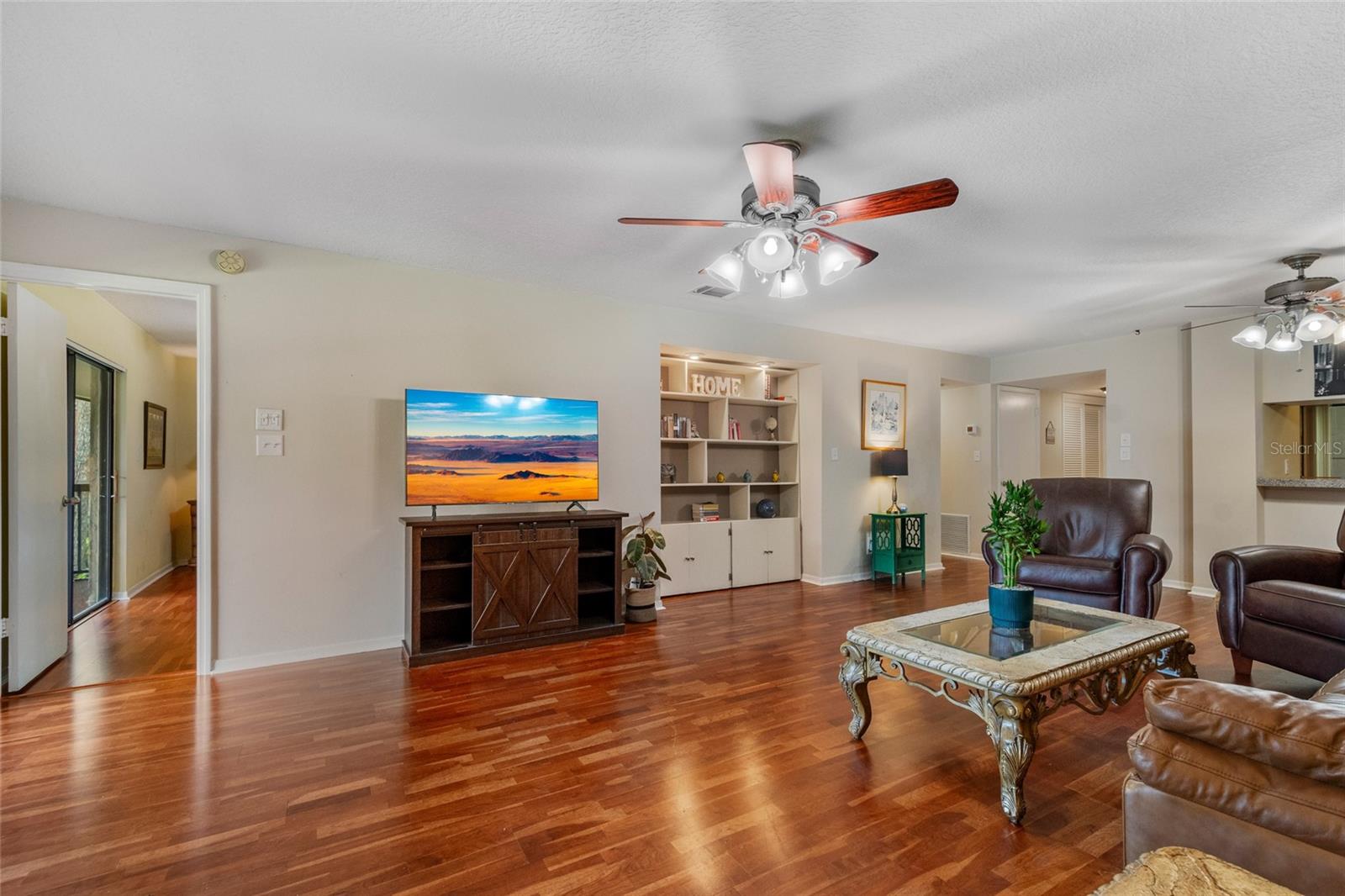 KENSINGTON PARK CONDO - Residential