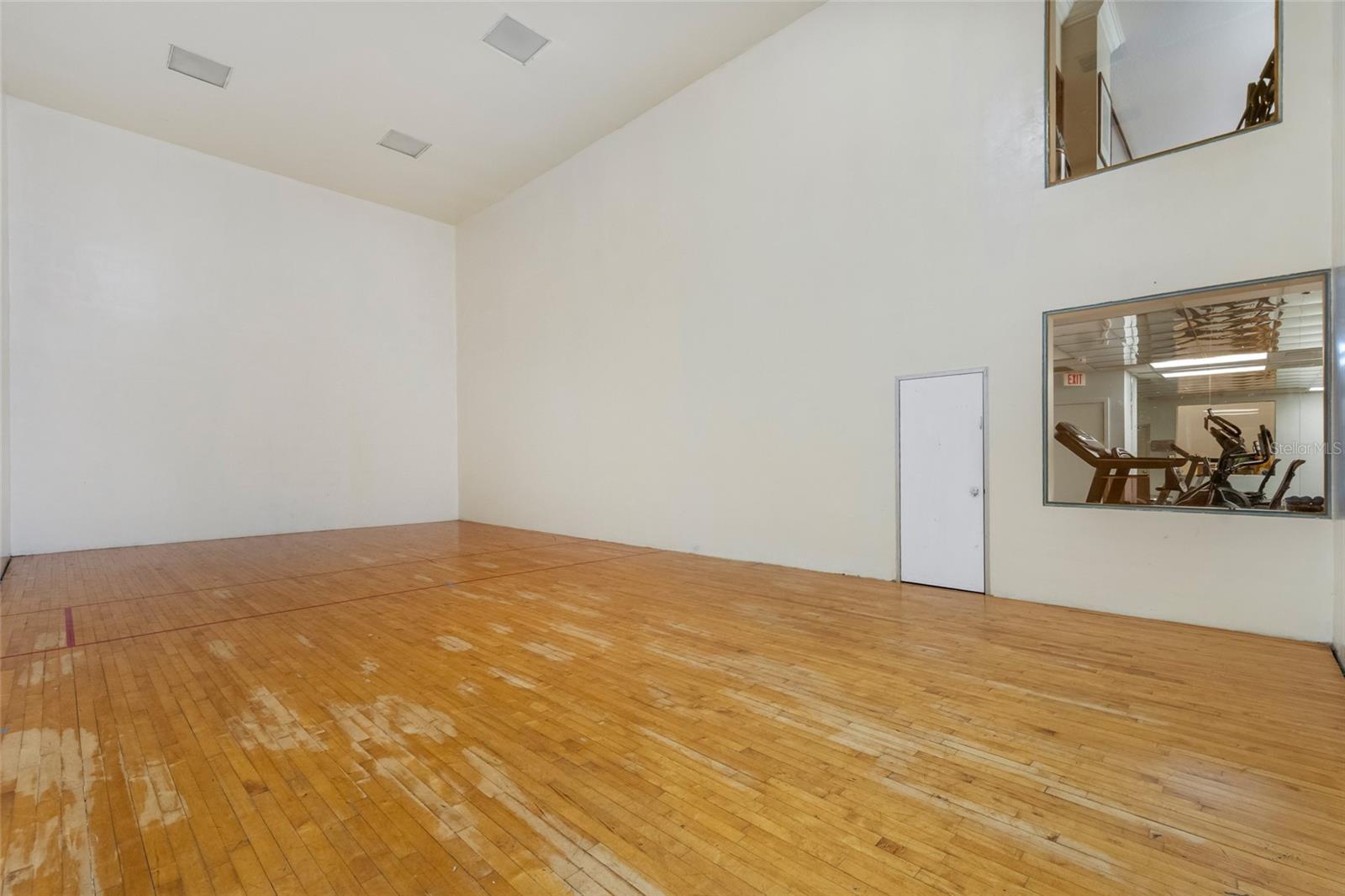 KENSINGTON PARK CONDO - Residential