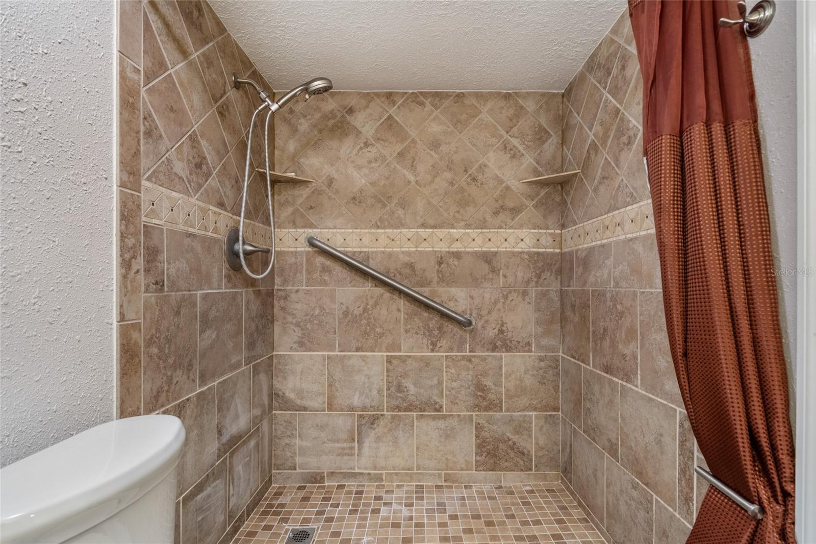 KENSINGTON PARK CONDO - Residential