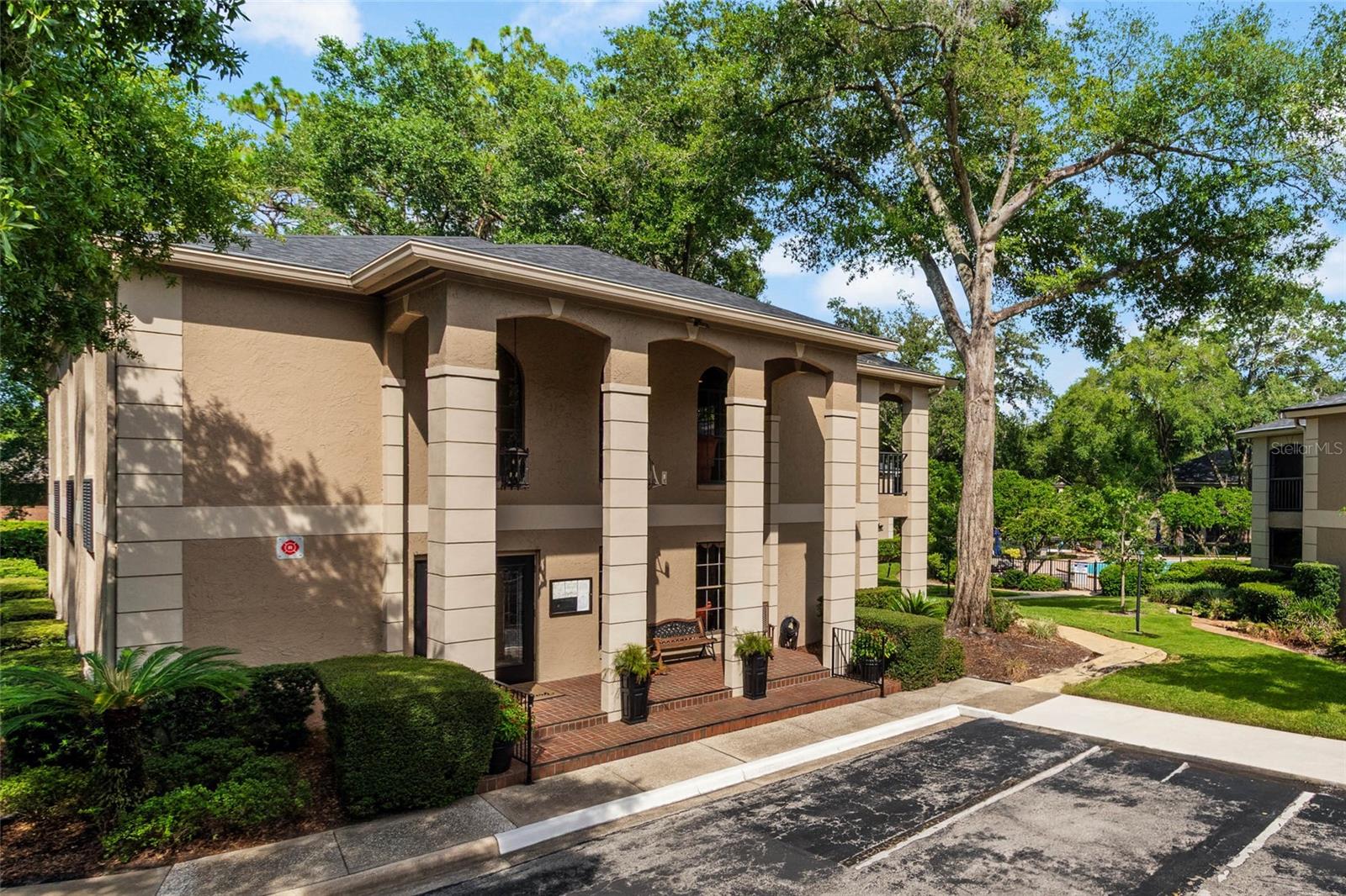 KENSINGTON PARK CONDO - Residential