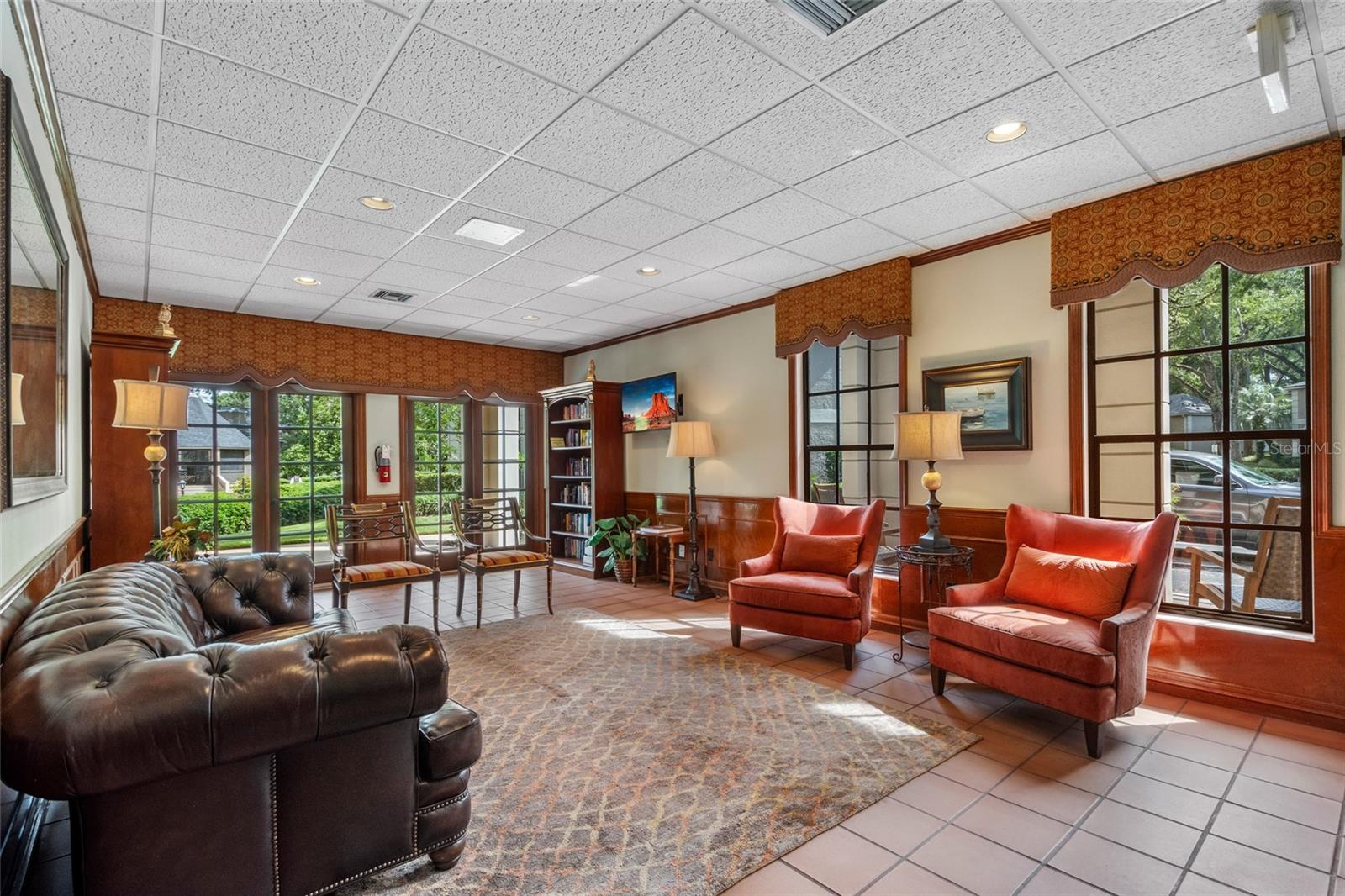 KENSINGTON PARK CONDO - Residential