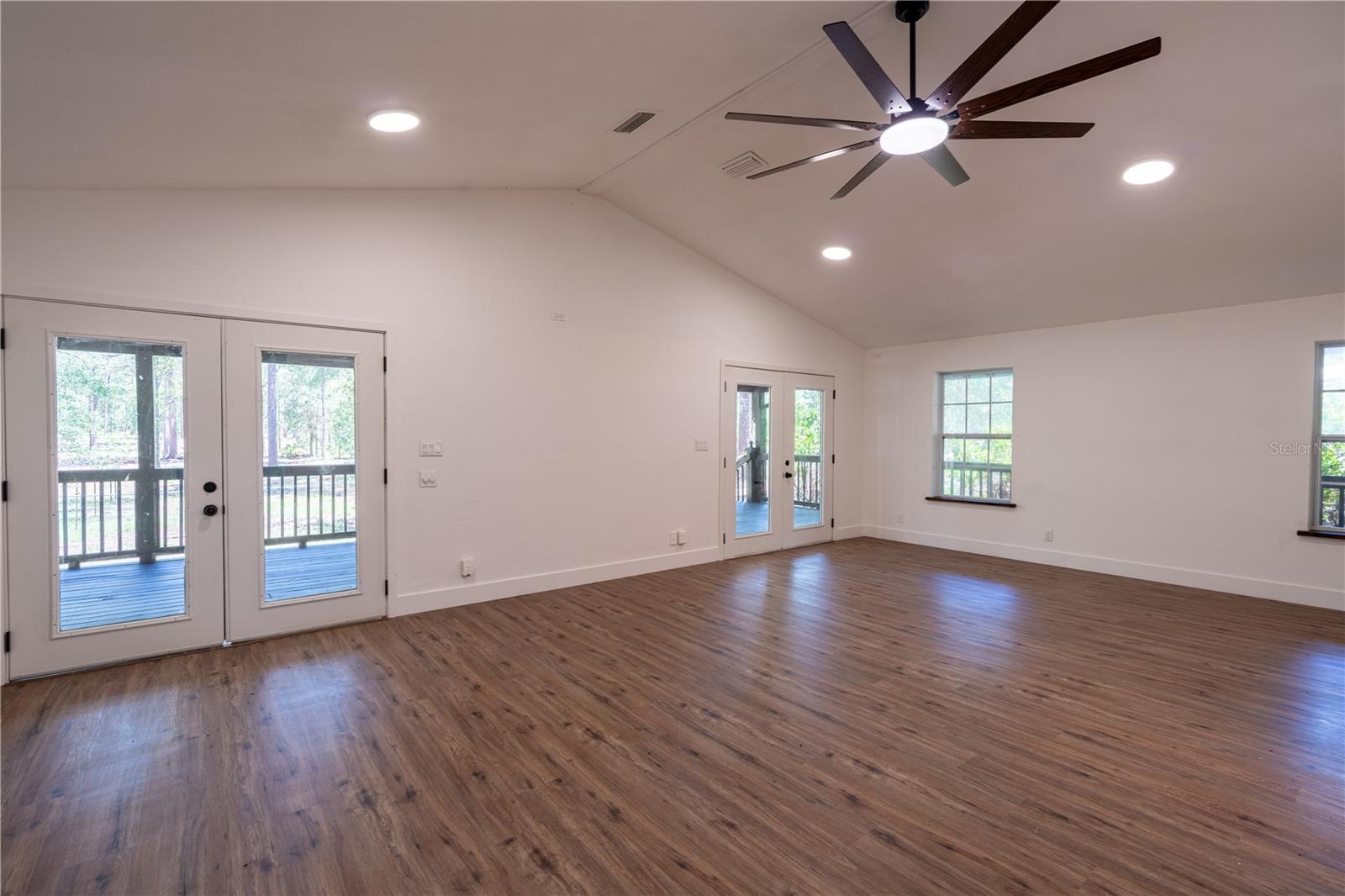ROLLING PINES - Residential
