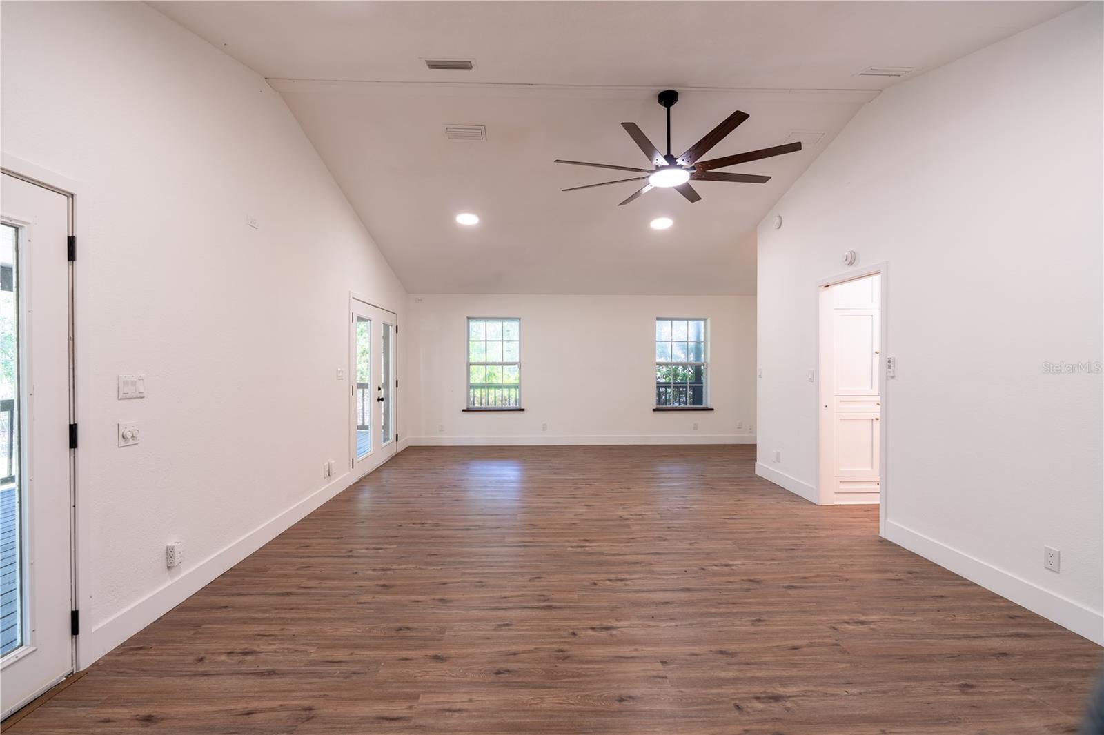 ROLLING PINES - Residential