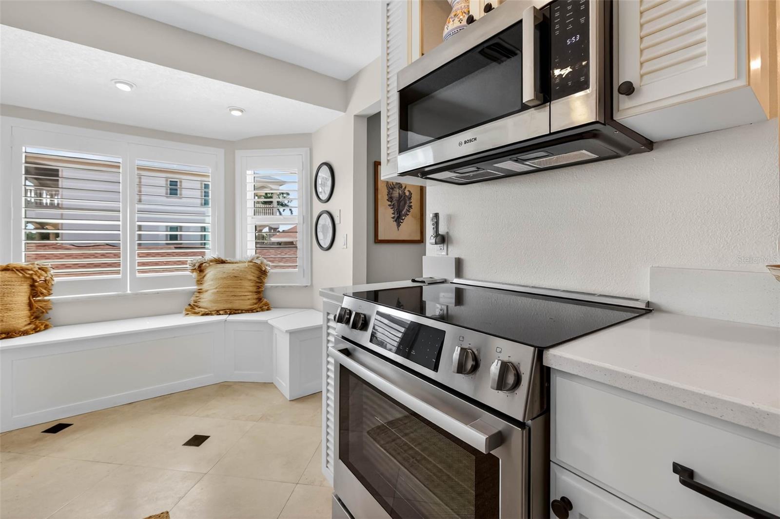 2605 HIBISCUS DRIVE W