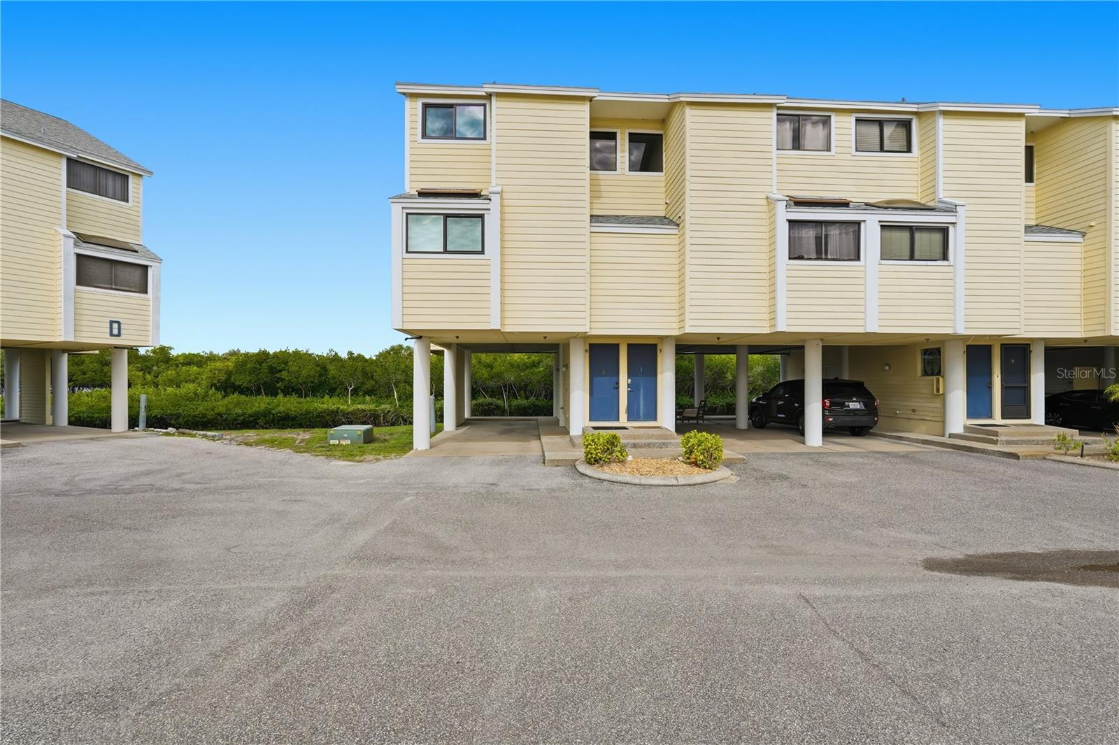 ISLAND CLUB OF TARPON - Residential