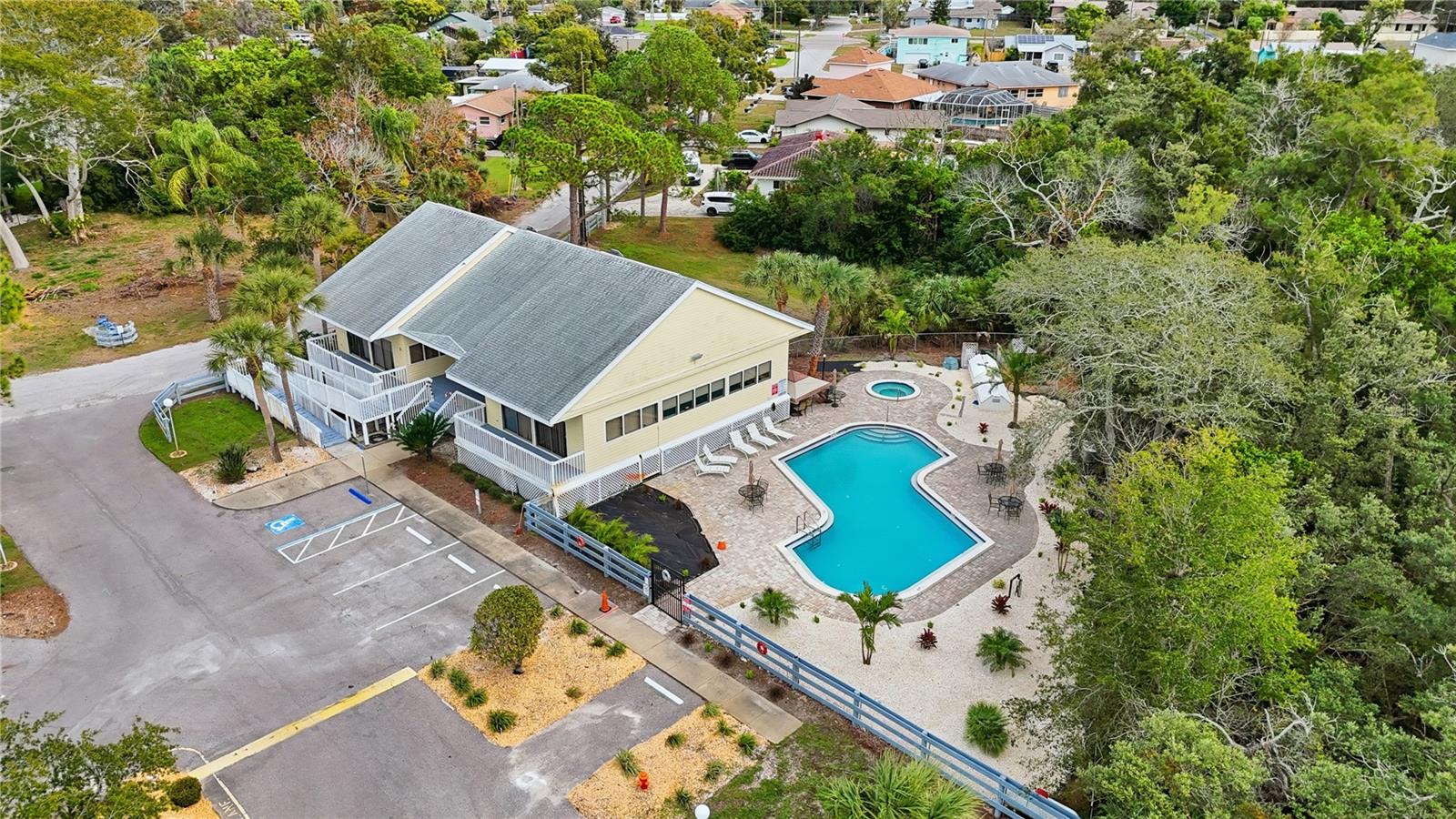 ISLAND CLUB OF TARPON - Residential