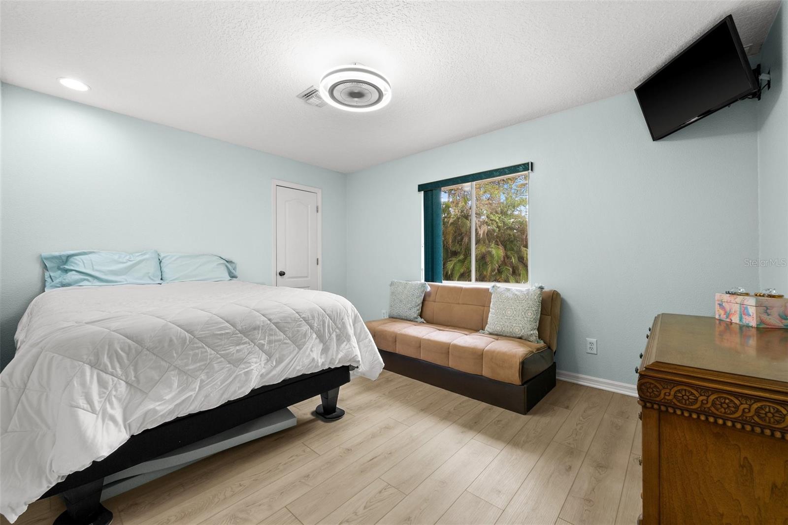 ARTIST ACRES - Residential