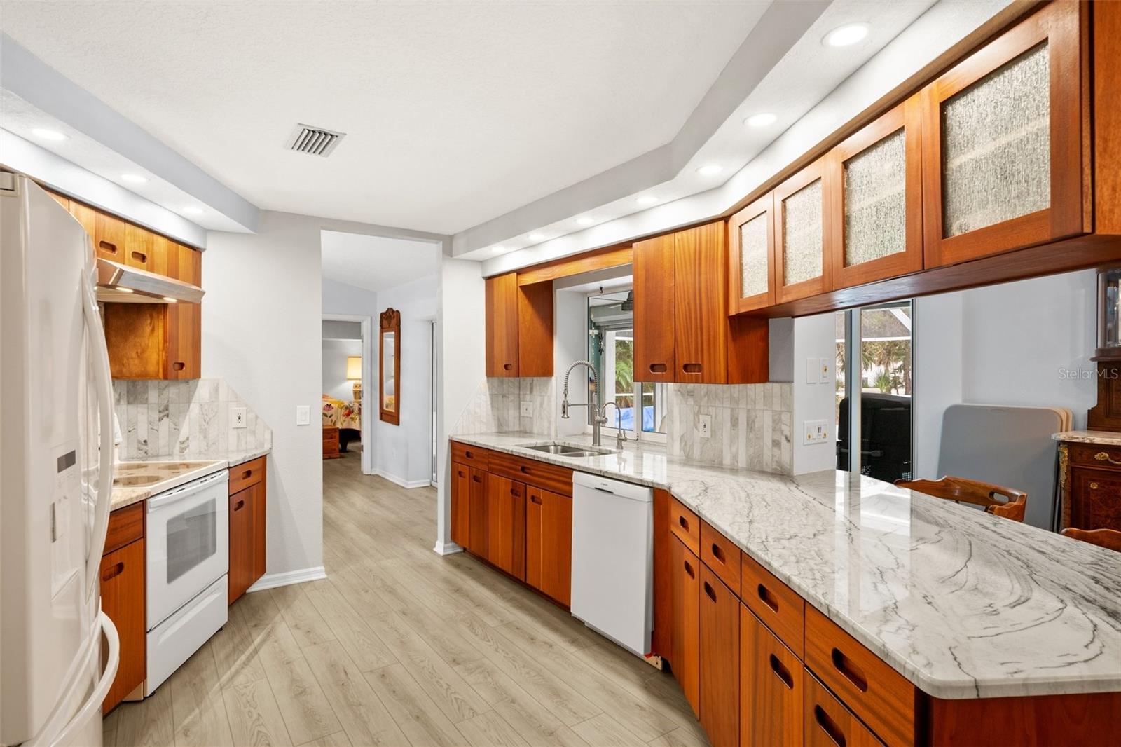 ARTIST ACRES - Residential