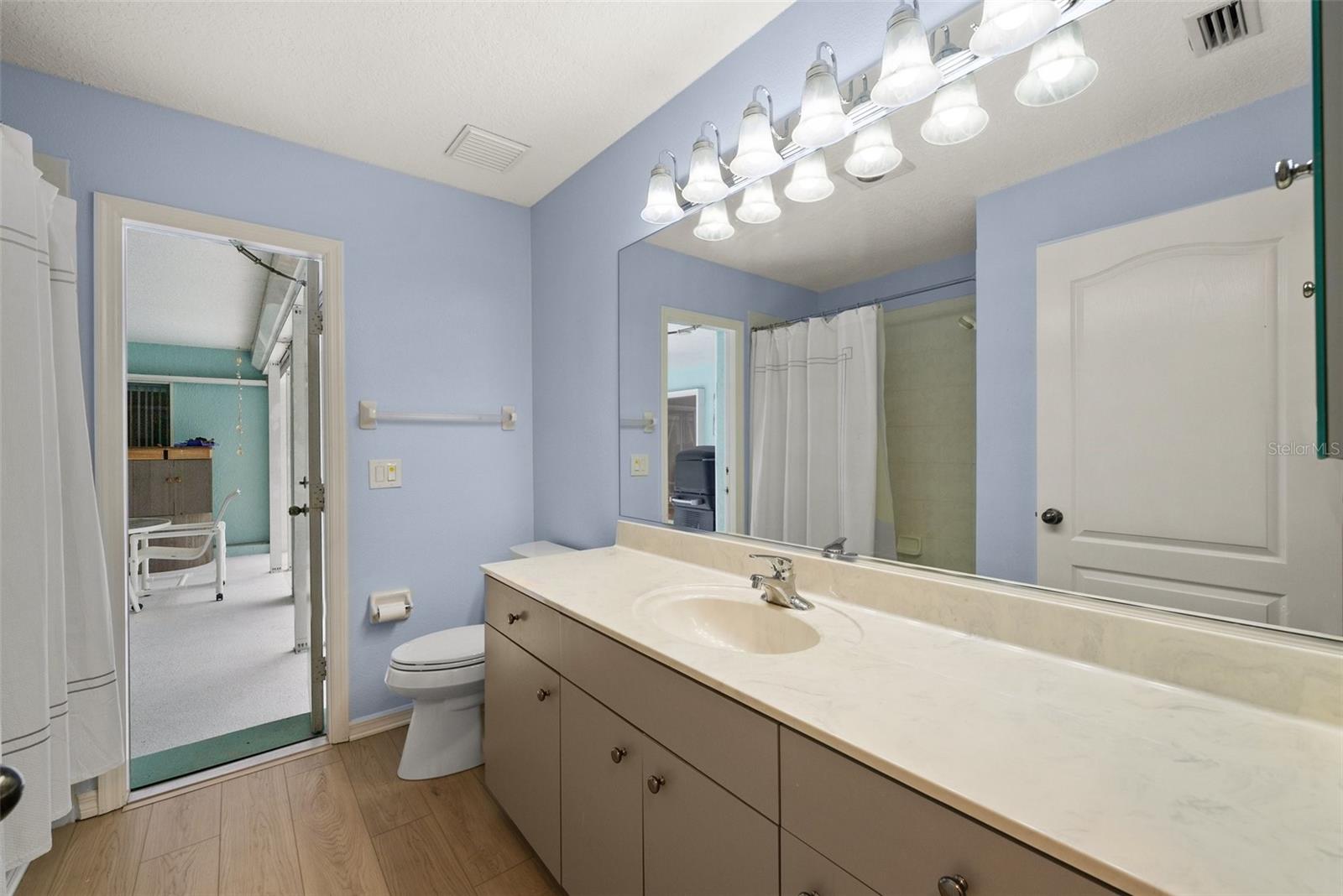 ARTIST ACRES - Residential