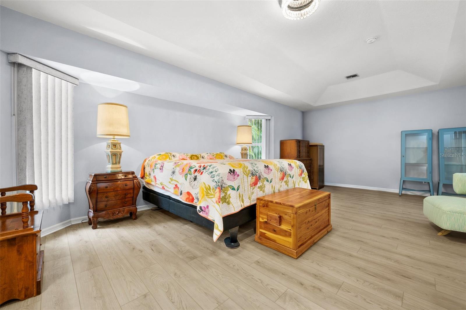 ARTIST ACRES - Residential