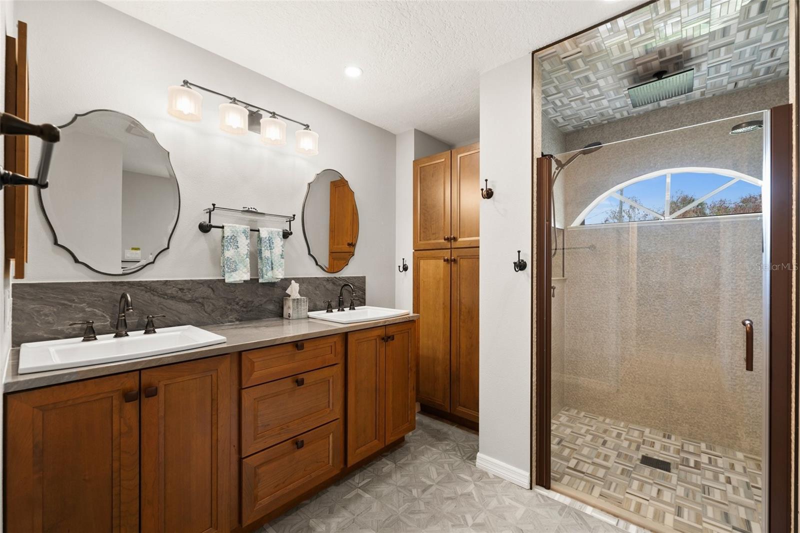 ARTIST ACRES - Residential