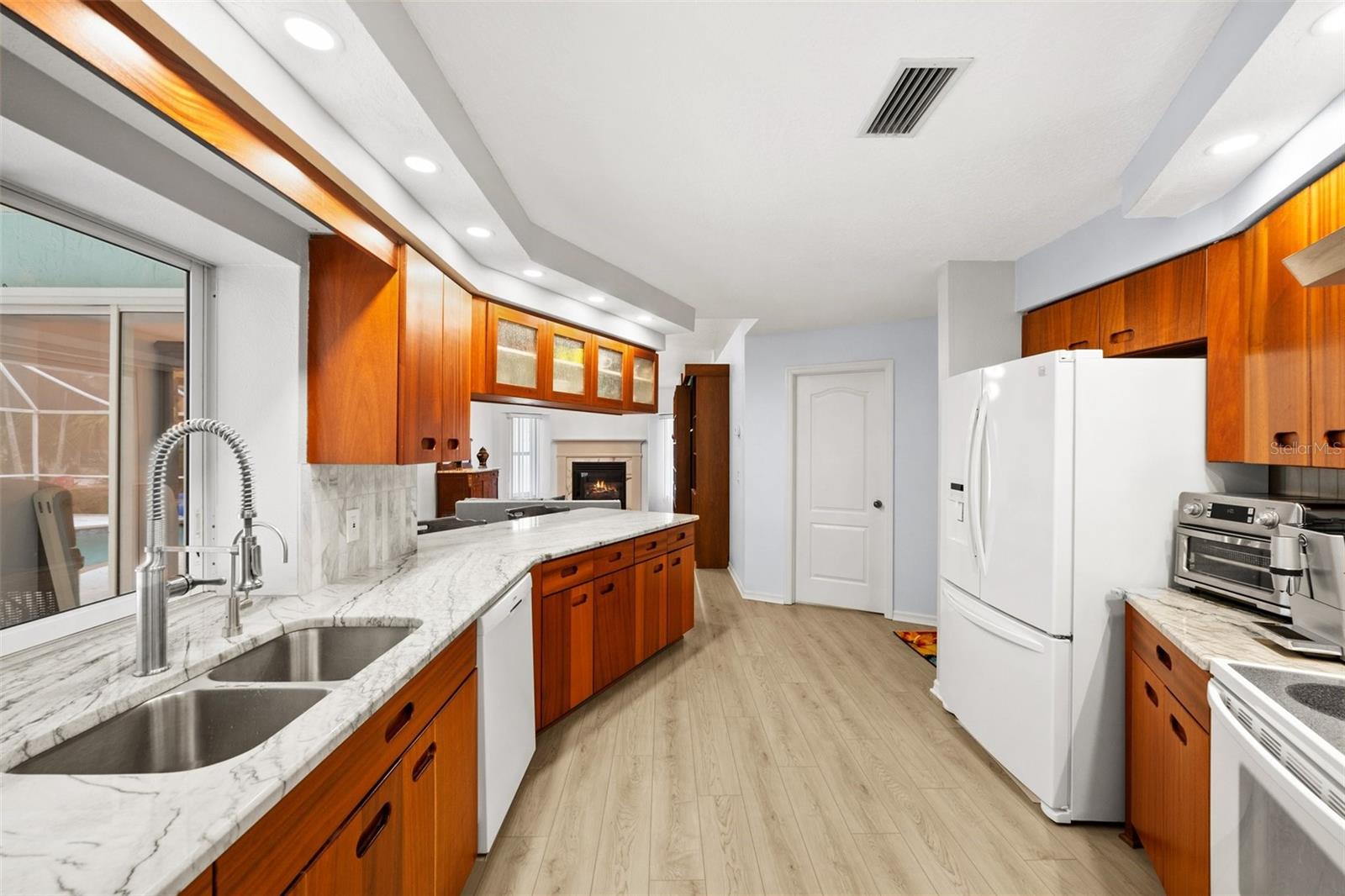 ARTIST ACRES - Residential