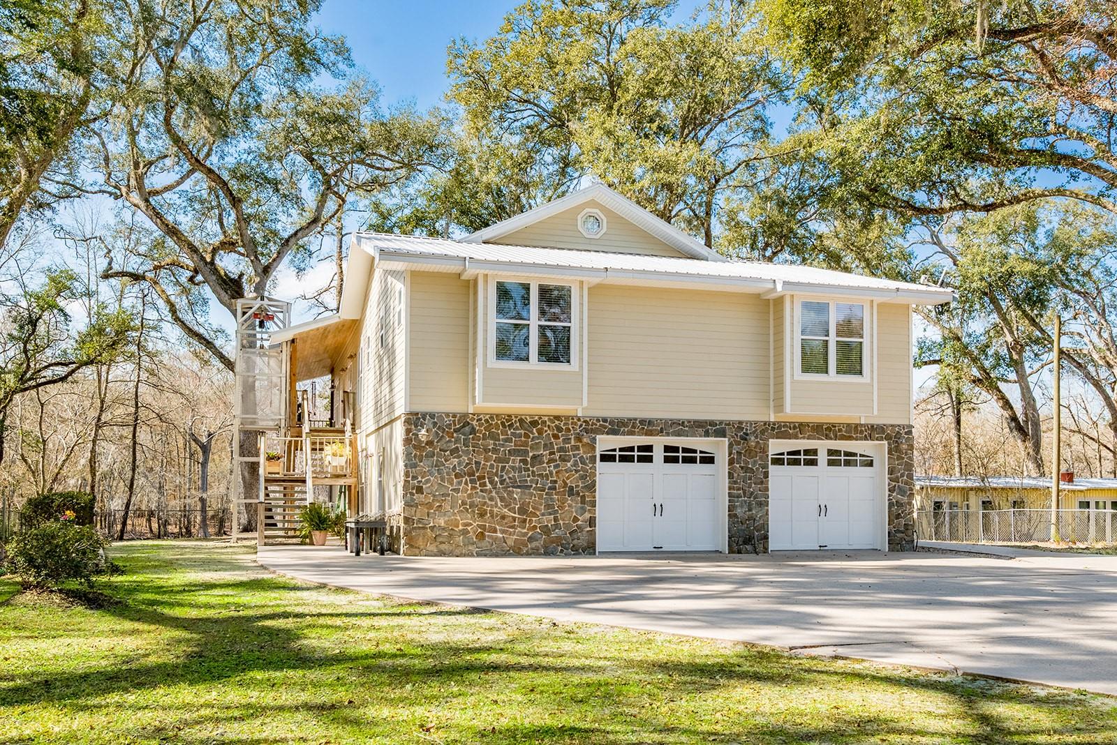 498 SW MANATEE TERRACE