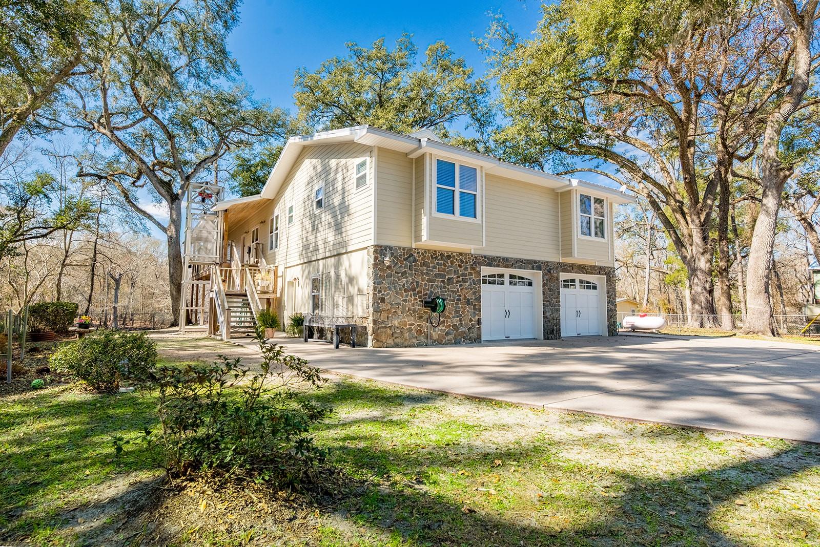 498 SW MANATEE TERRACE