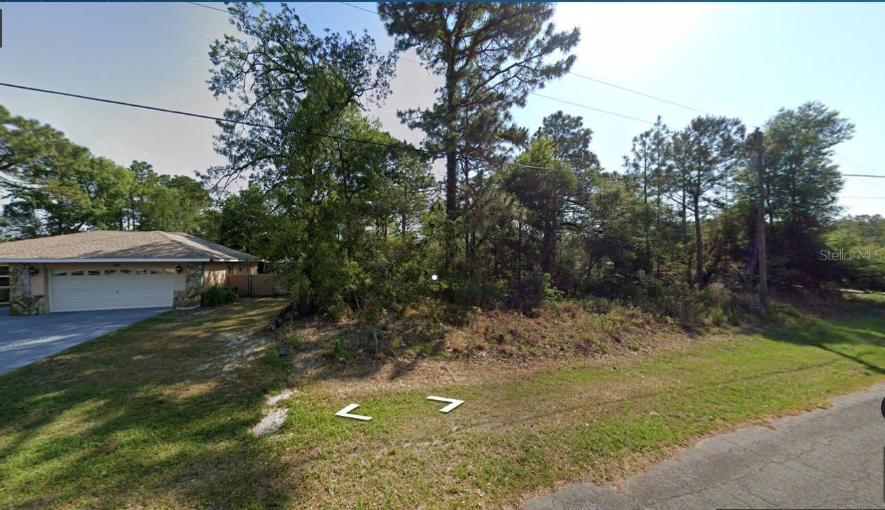 Fantastic opportunity to own a beautiful residential lot in the heart of Citrus Springs! Located on a quiet street with city water, electricity, and all utilities available, this lot is fully prepared for your dream home or next investment project. Nestled just minutes away from the Citrus Springs Golf & Country Club, parks, schools, shopping, and dining—everything you need is within easy reach.