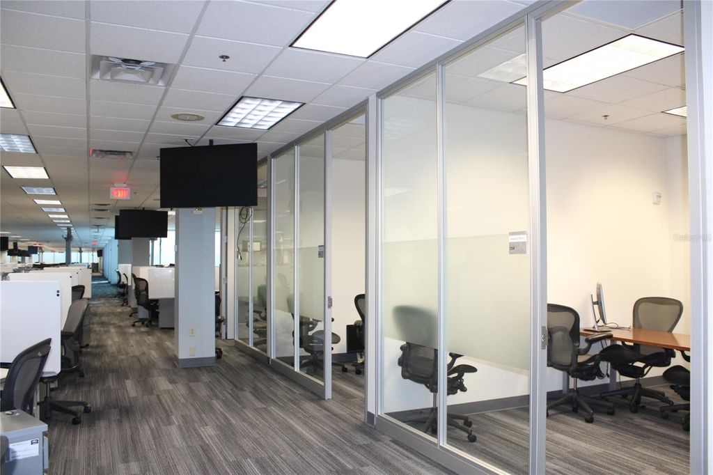 Photo of 6550 W Hillsborough Avenue, Tampa, FL 33634 (MLS # TB8490633)