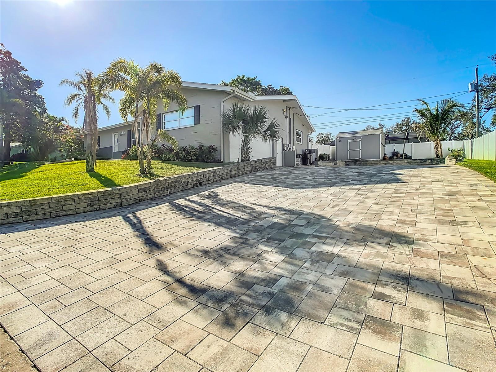 1247 HOLIDAY DRIVE