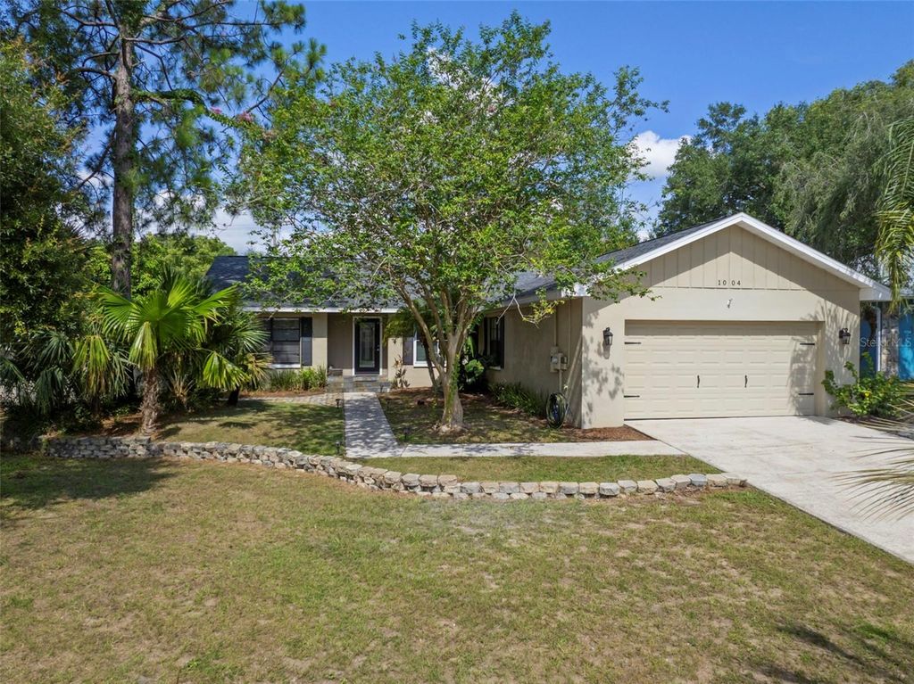 Photo of 1004 Classic Drive, Valrico, FL 33594 (MLS # TB8407904)