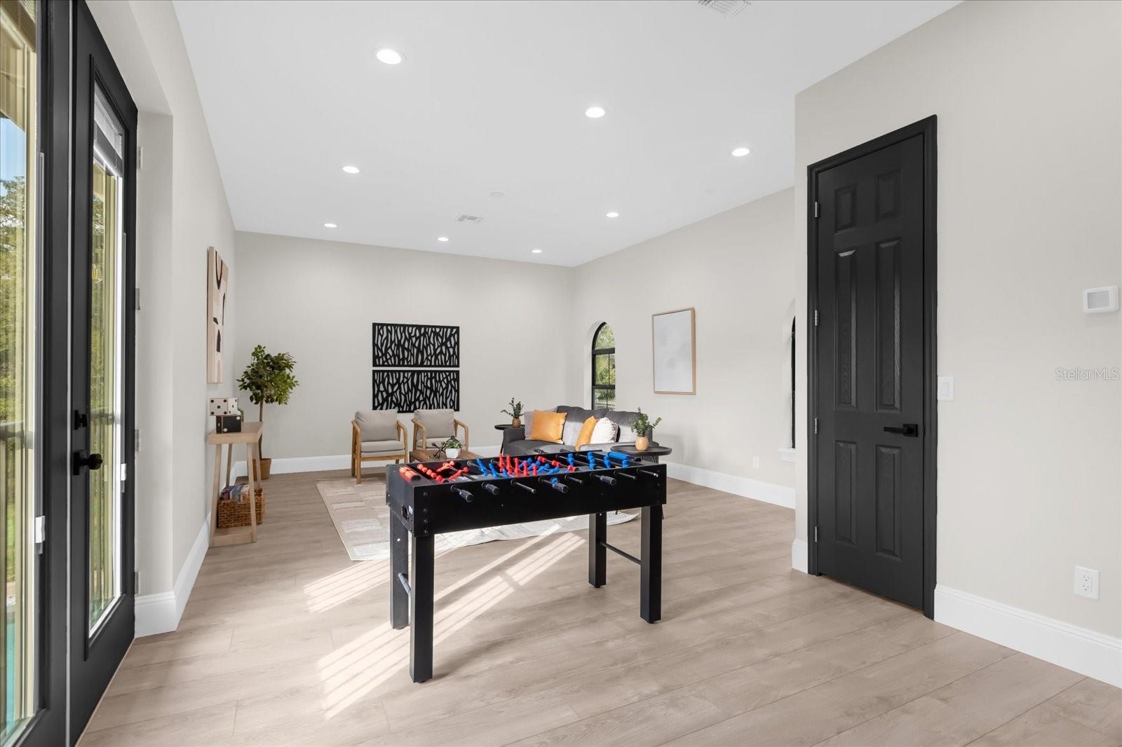 HEATHROW WOODS - Residential