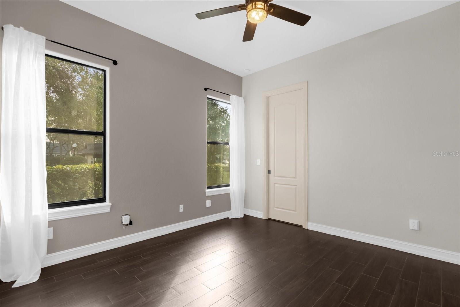 HEATHROW WOODS - Residential