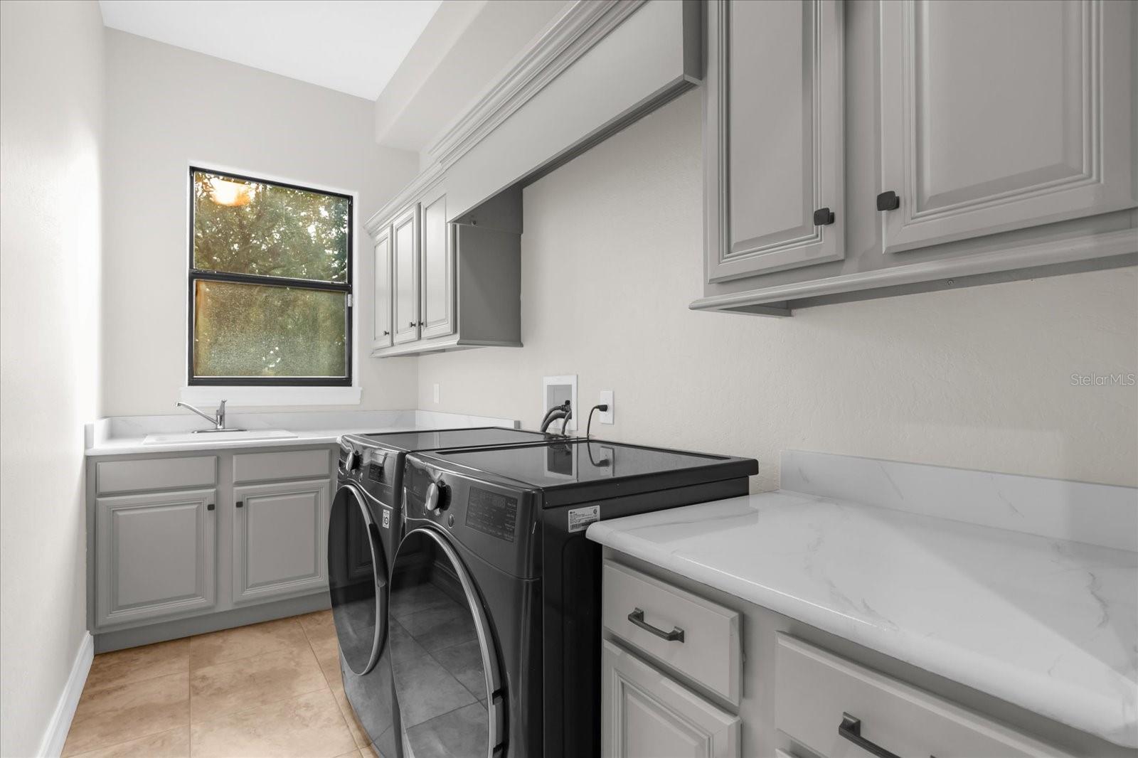 HEATHROW WOODS - Residential