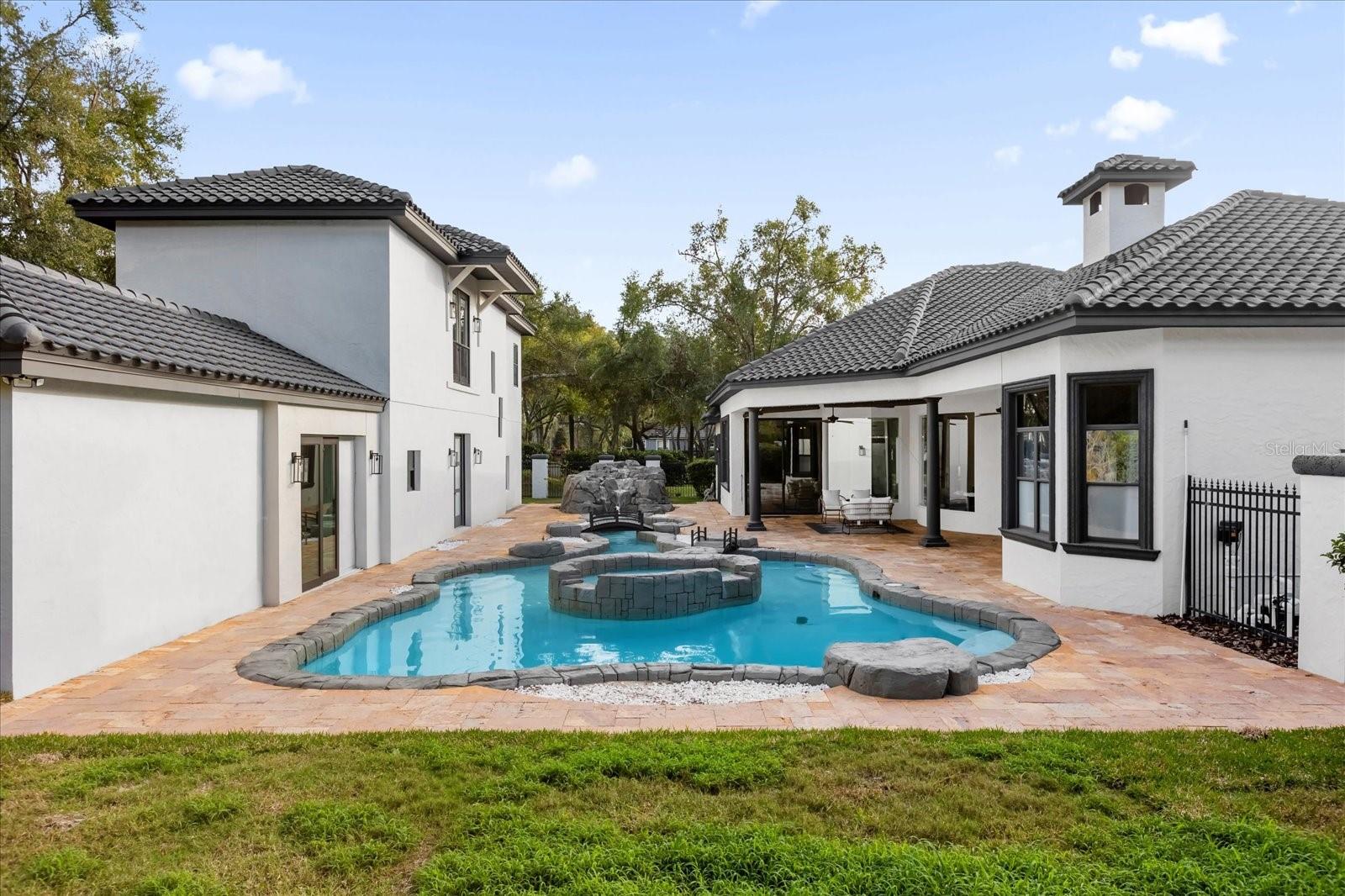 HEATHROW WOODS - Residential