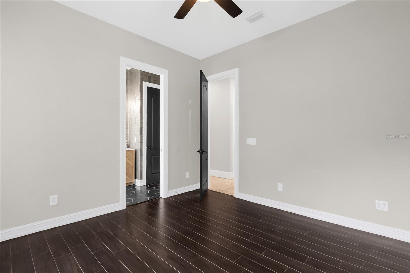 HEATHROW WOODS - Residential