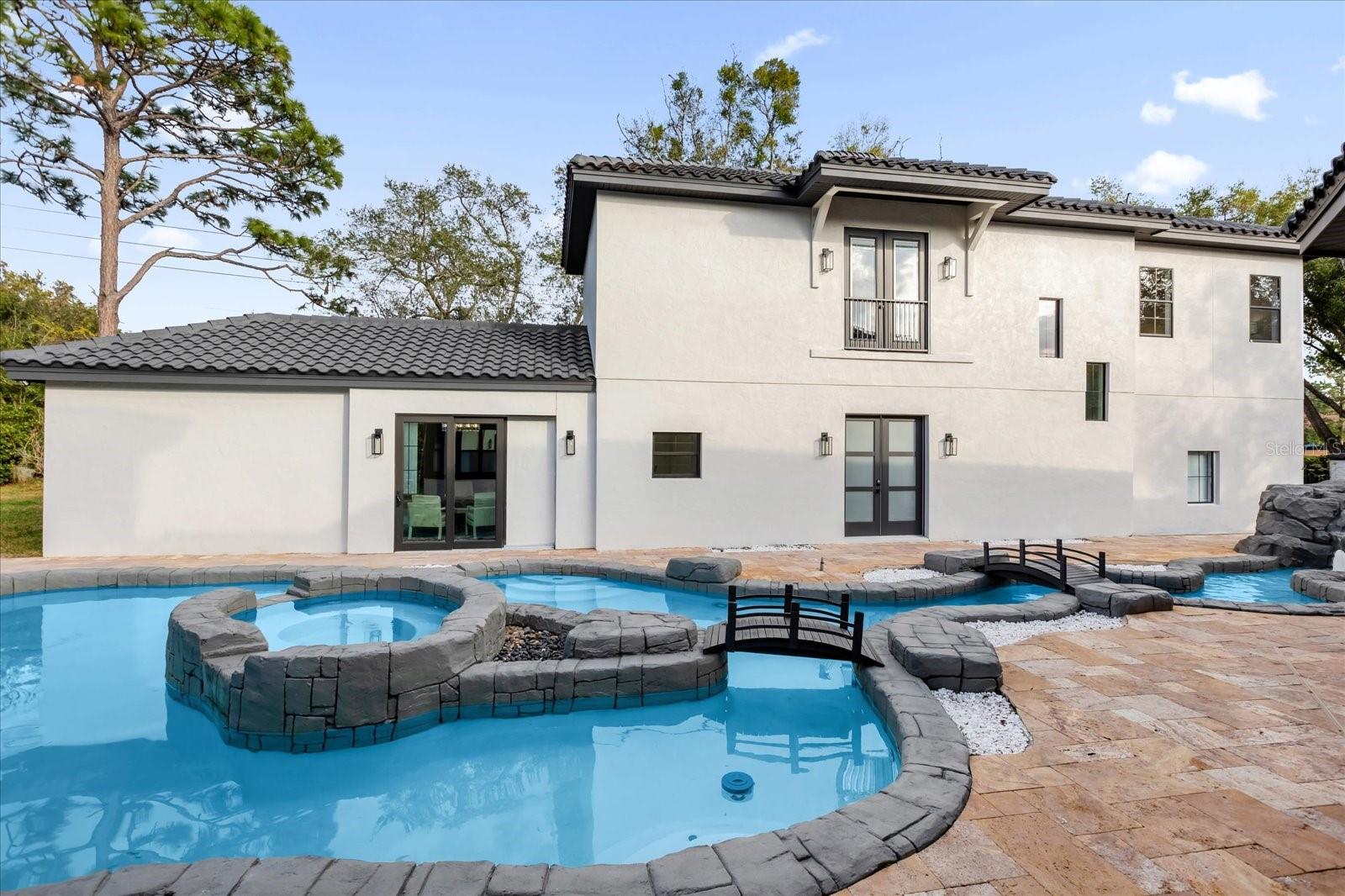 HEATHROW WOODS - Residential