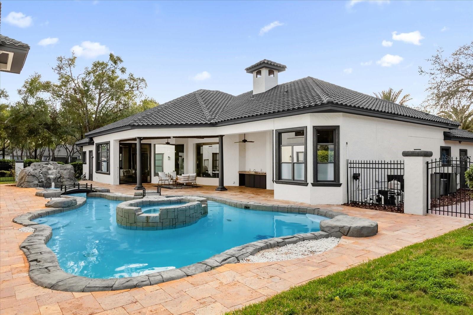 HEATHROW WOODS - Residential