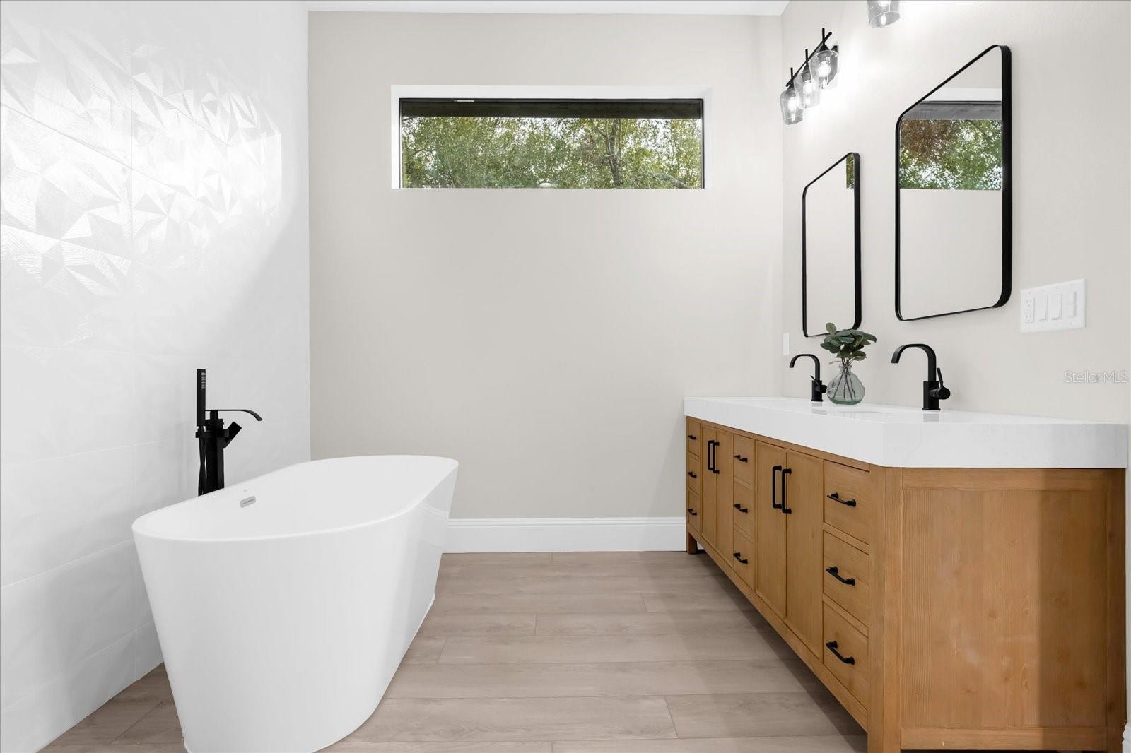 HEATHROW WOODS - Residential