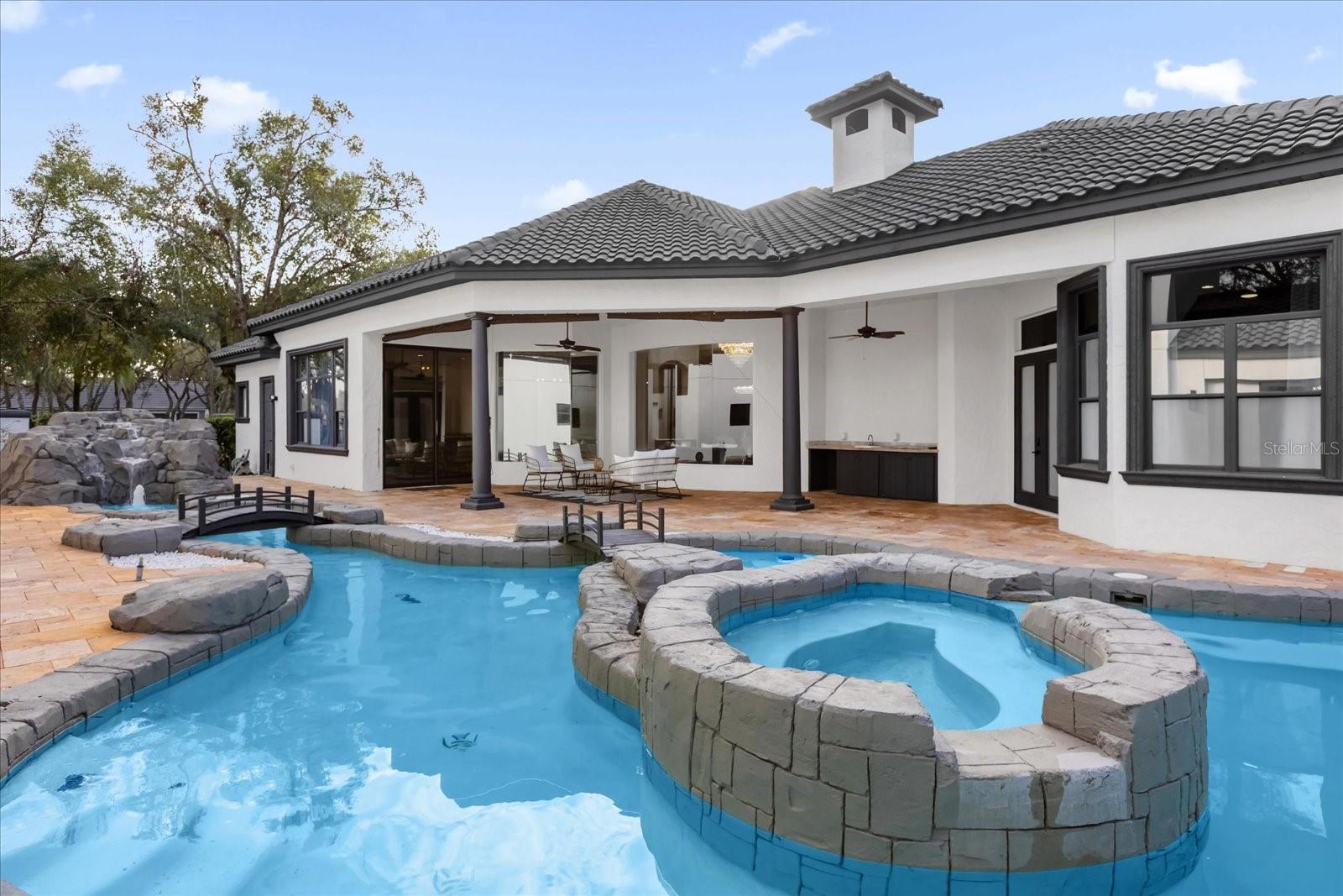 HEATHROW WOODS - Residential