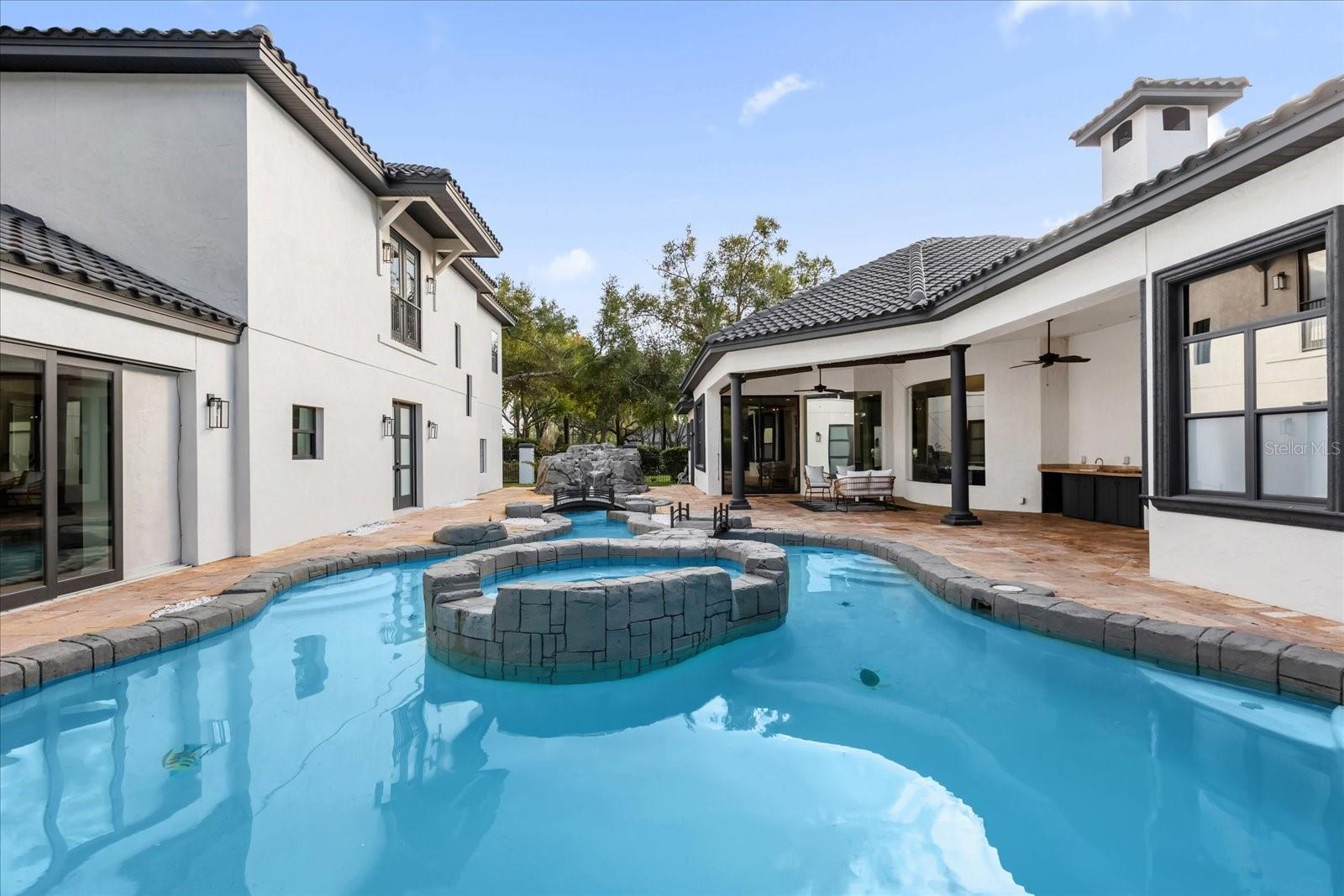 HEATHROW WOODS - Residential