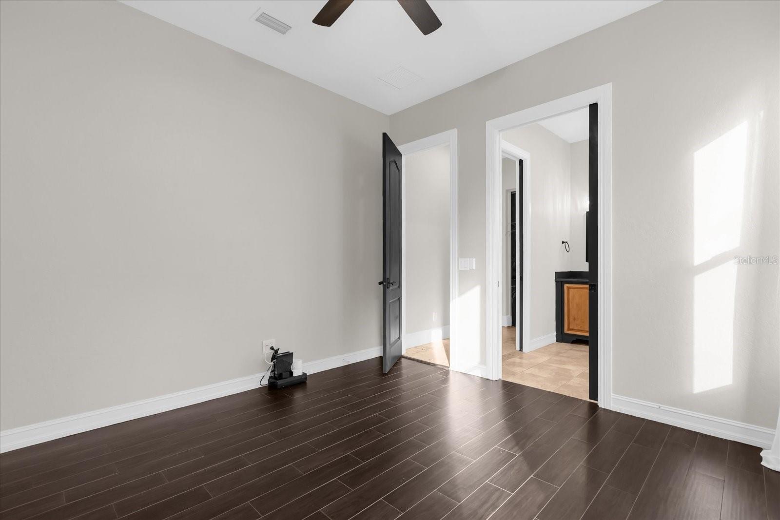 HEATHROW WOODS - Residential