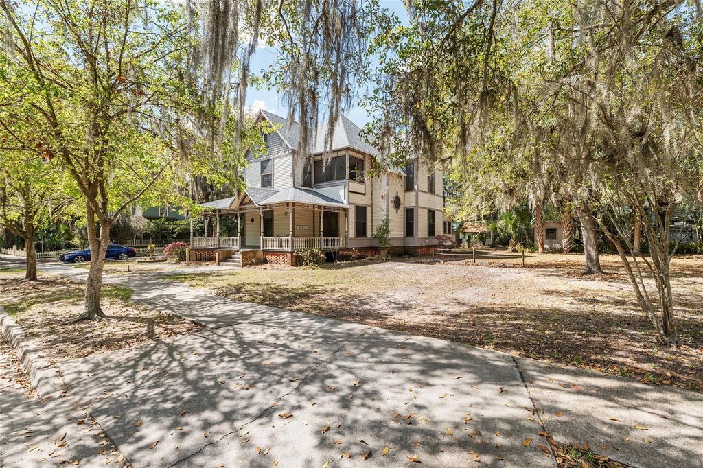 Photo of 306 NE 3rd Street, Gainesville, FL 32601 (MLS # GC538426)