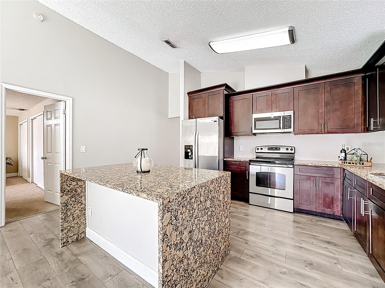 6582 MERITMOOR CIRCLE