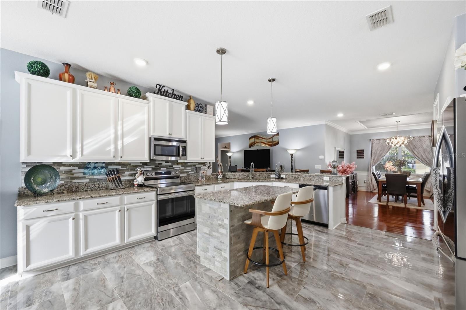 TRADITIONS PH 01 - Residential