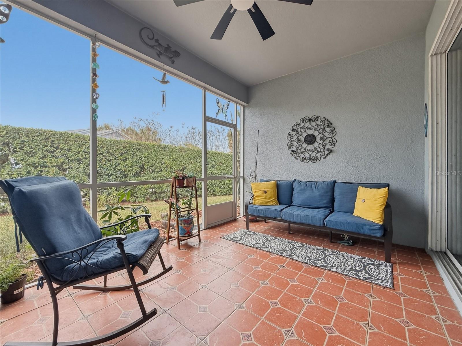 TRADITIONS PH 01 - Residential