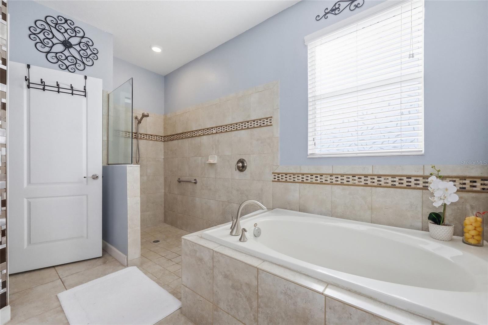 TRADITIONS PH 01 - Residential