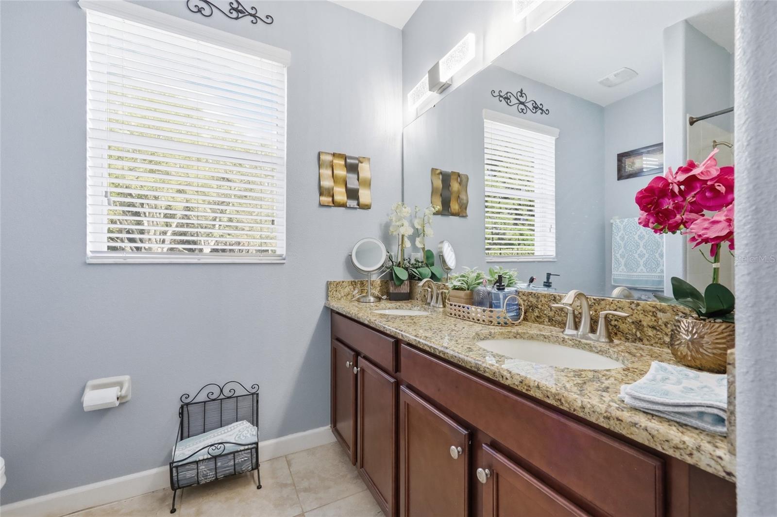 TRADITIONS PH 01 - Residential